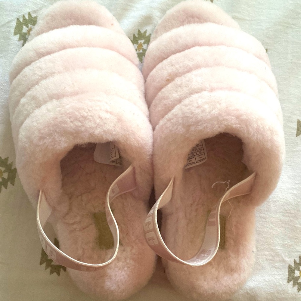 - Beautiful UGGs slippers for sale :)